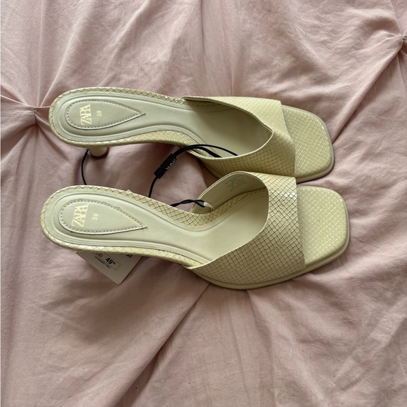 Zara Animal Print Sandals in Vanilla Yellow - Picture 3 of 5